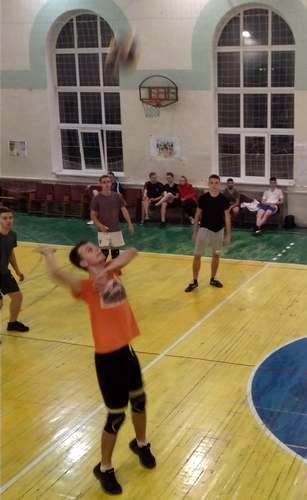 Почалася Спартакіада ХНУРЕ для студентів першого року навчання з волейболу