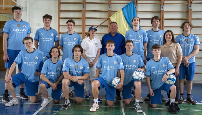 Благодійна ініціатива «Модна молодь» підтримала футбольну команду ХНУРЕ